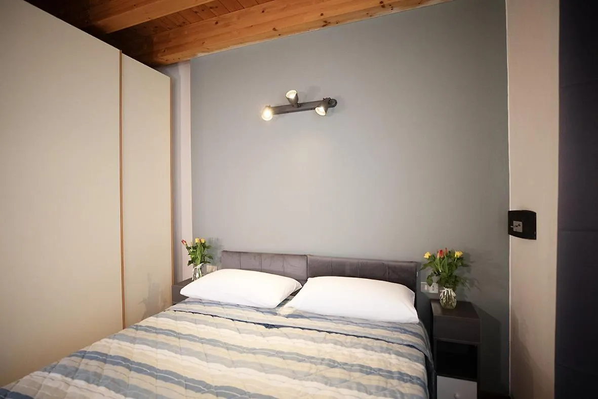 Apartment Salix Home Lazise Italy