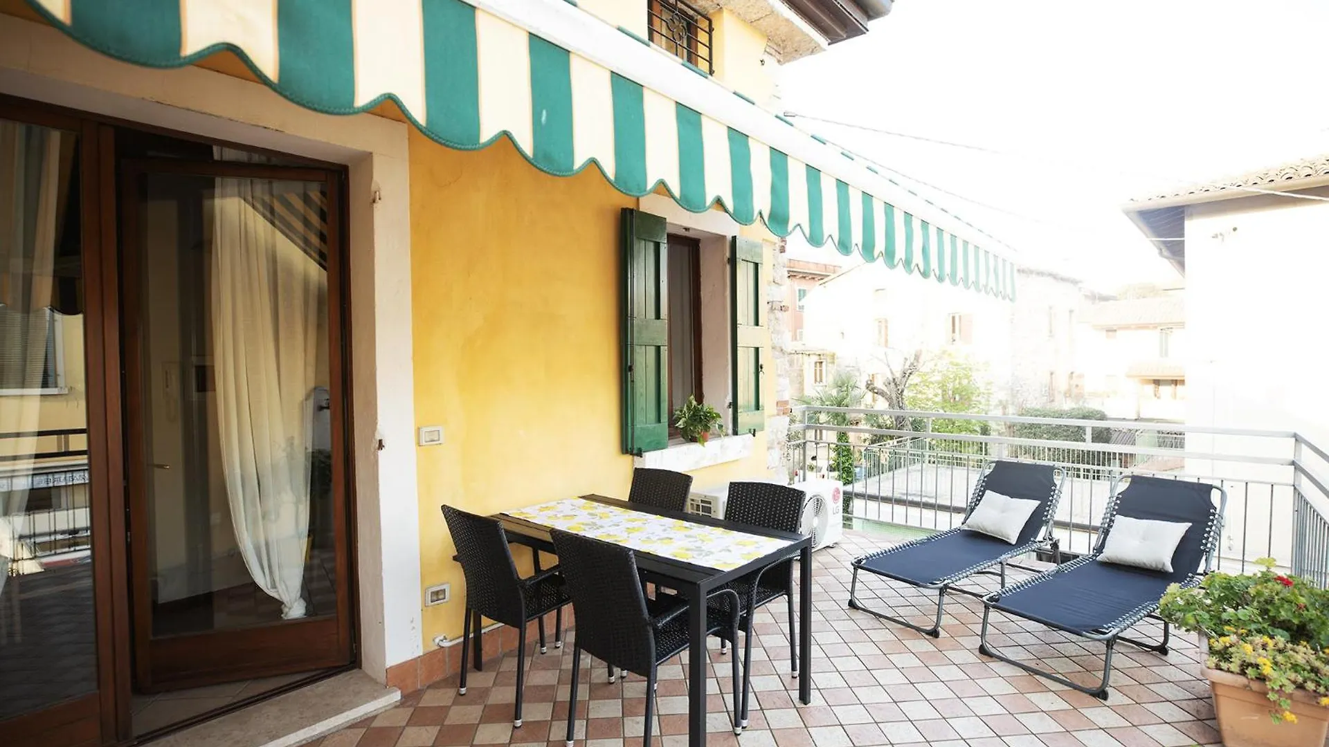 Salix Home Lazise Apartment