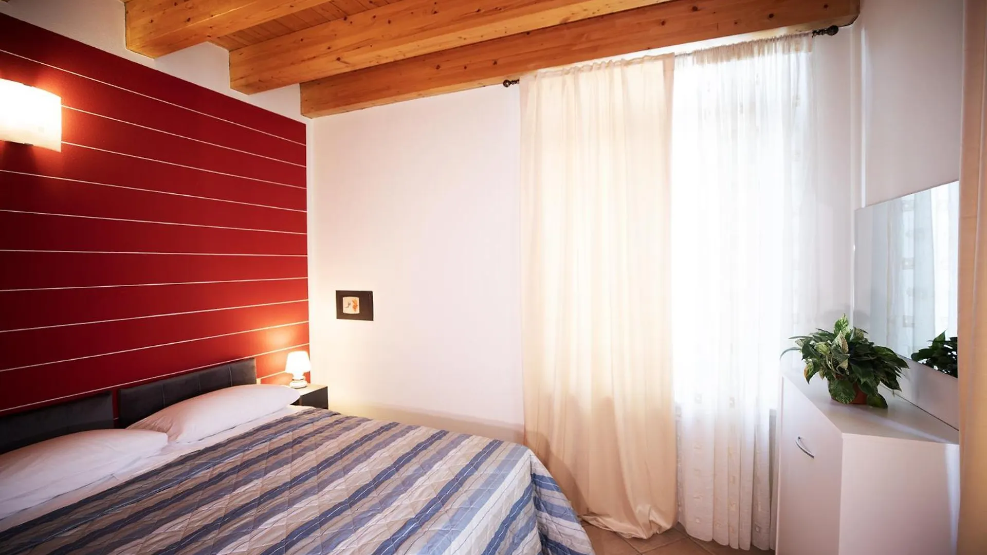Apartment Salix Home Lazise Italy