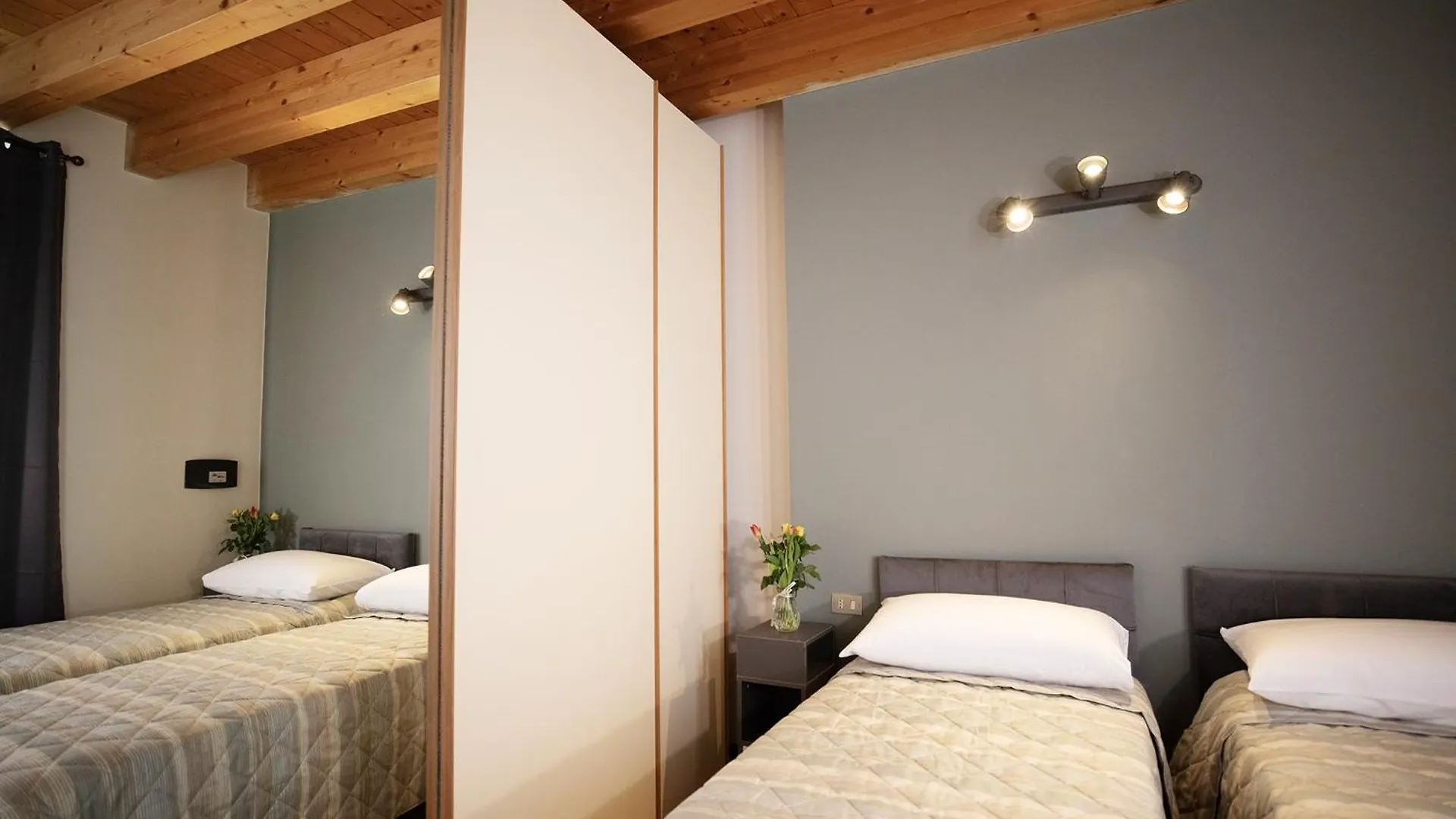 Apartment Salix Home Lazise Italy