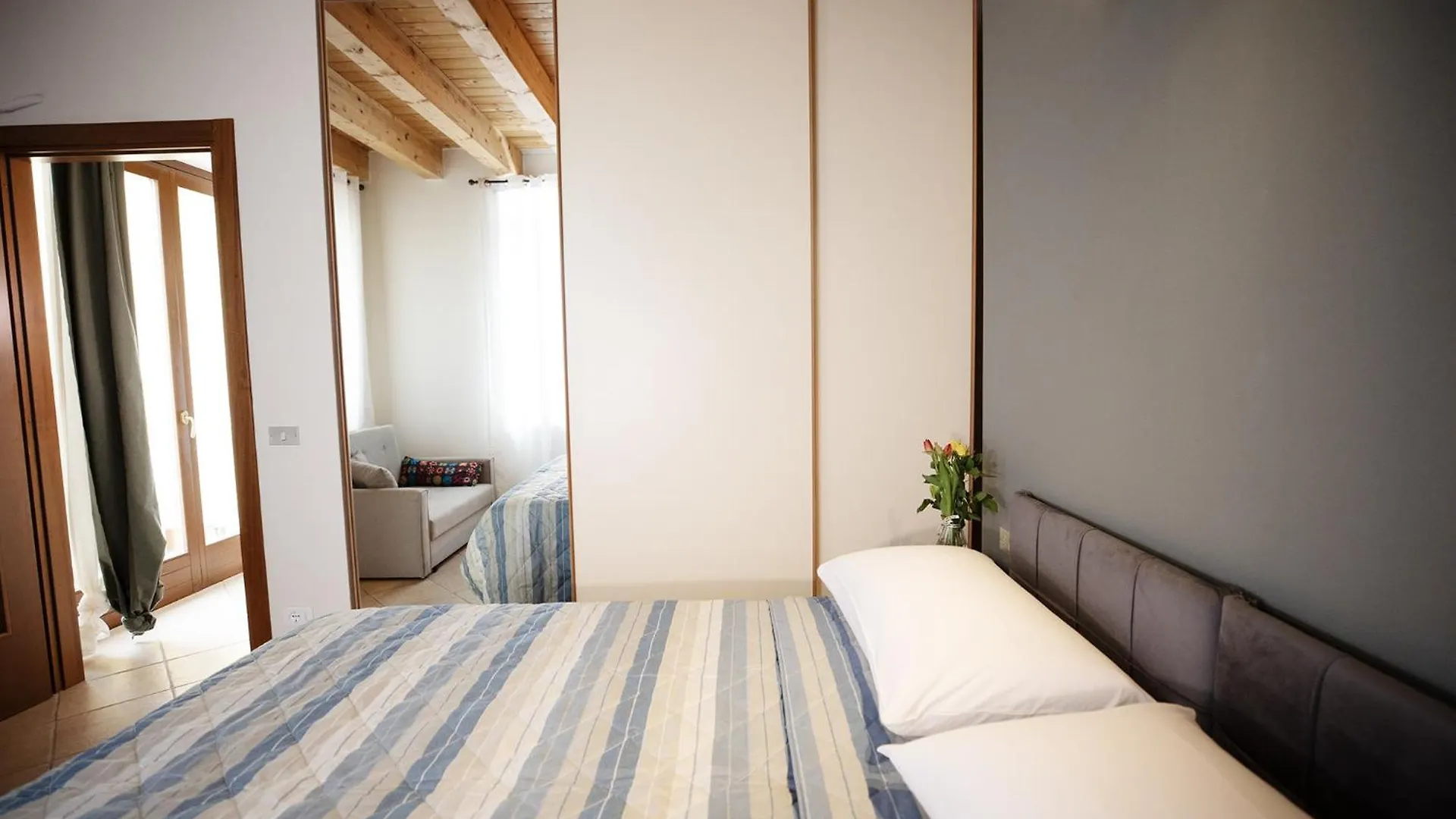 Apartment Salix Home Lazise Italy